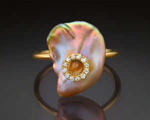 "Nikea"- Keshi Baroque Pearl & Diamonds Ring.
