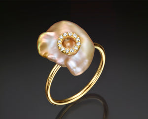 "Nikea"- Keshi Baroque Pearl & Diamonds Ring.