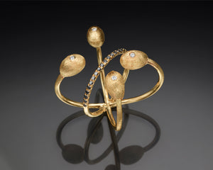 "Fugu" - Open-Shaped Gold Diamond Ring.