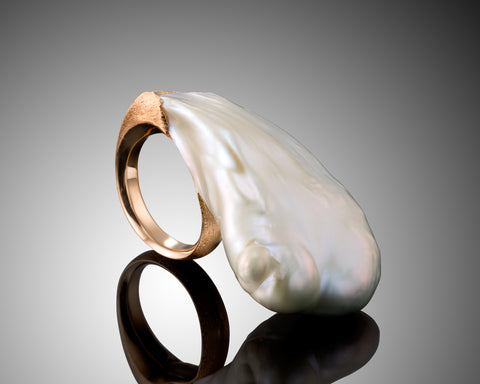 Burst Ring – 18K Gold with Drop-Shaped Soufflé Baroque Pearl