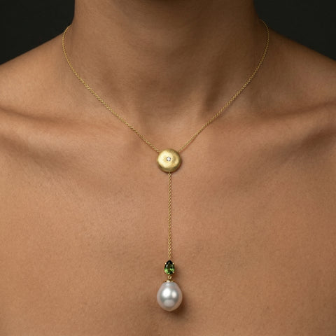 Green Flame - Yellow gold lariat pendant set with Tourmaline