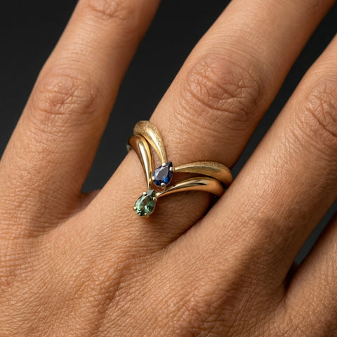 King Of Blue - V Shape Sapphire Gold Ring