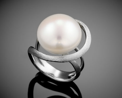 Saturn - Floating Pearl Ring