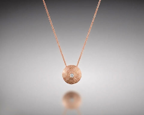 Arthropod necklace, 8 x 9 mm, in rose gold with a diamond at the center