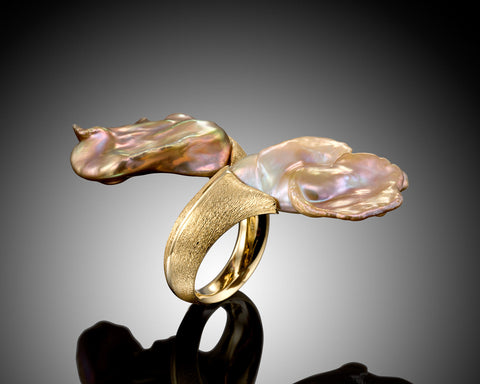 Side view of the Balance ring showing the open band between the two pearls