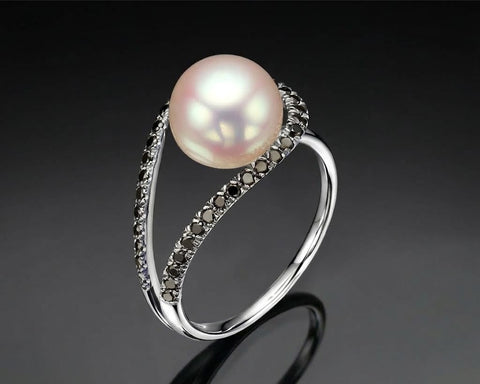Bouton pearl ring in white gold with black diamond pave