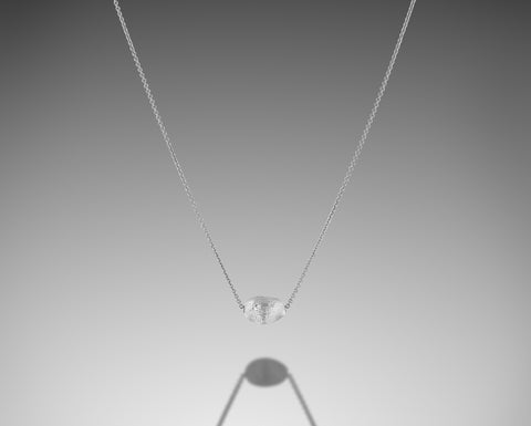 Bryozoa necklace in white gold with a single diamond nugget