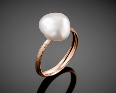 Century ring in rose gold with a Keshi baroque pearl