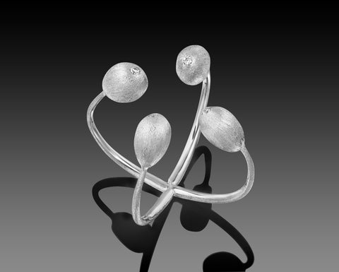 Crown of Thorns ring in white gold with four diamond nuggets
