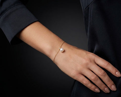 Nova Keshi pearl bracelet worn on the wrist