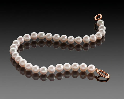 Eternal Harmony bracelet in rose gold with a strand of white pearls