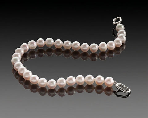 Eternal Harmony bracelet in white gold with a strand of white pearls