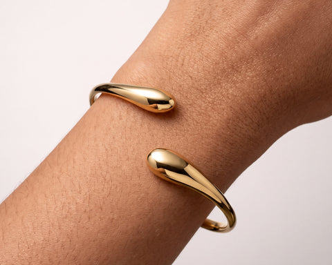 Rattlesnake bangle worn on the wrist