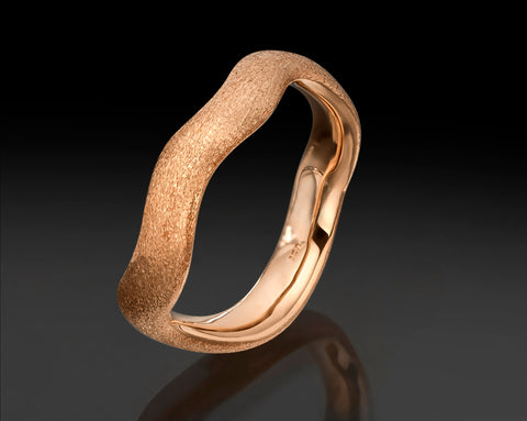 Golden Wave sculptural band in rose gold