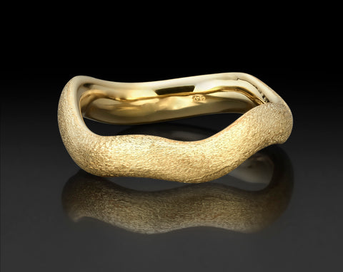Golden Wave sculptural band in brushed 18K yellow gold