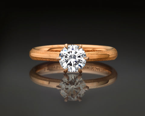 Noa round solitaire ring in rose gold