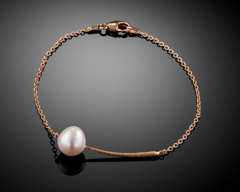 Nova bracelet in rose gold with a Keshi pearl