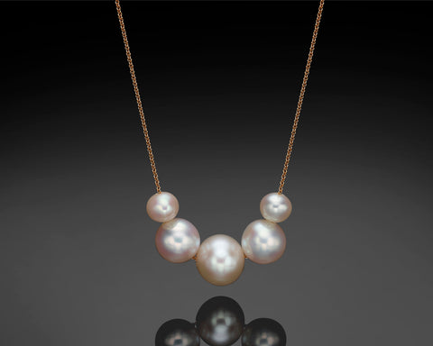 Quintuple necklace in rose gold with five graded pearls