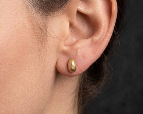 Requiem nugget stud earring, 4.6 x 7.7 mm, worn flat on the ear lobe