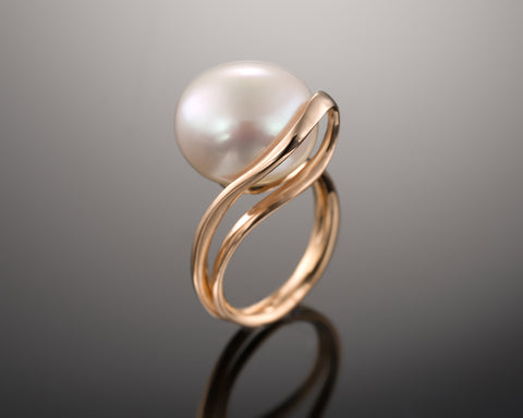 Handmade 18K rose gold open ring with a white bouton pearl