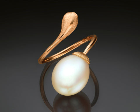 Handmade rose gold twist ring with a white freshwater drop pearl