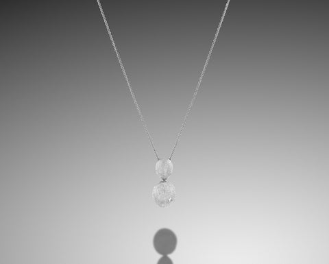 Sand Dollar pendant in white gold with two brushed nuggets and a diamond