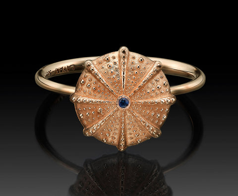 Sea urchin ring in rose gold with a blue sapphire
