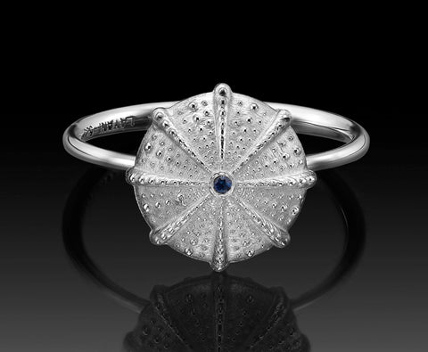 Sea urchin ring in white gold with a blue sapphire