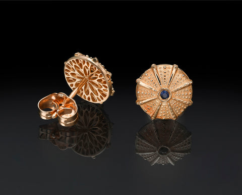 Sea Urchin stud earrings, 9 mm, in rose gold with blue sapphires