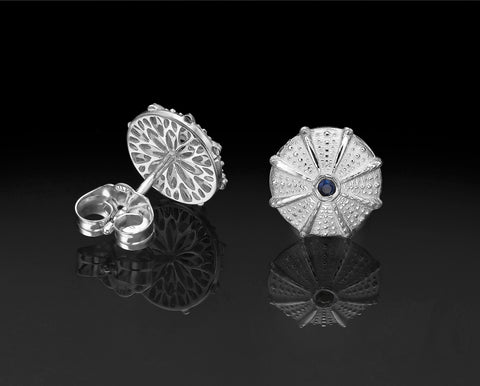 Sea Urchin stud earrings, 9 mm, in white gold with blue sapphires