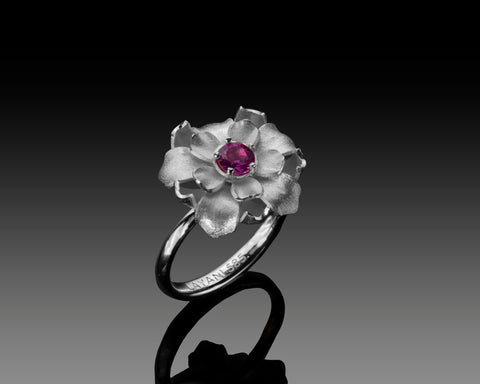 Shani blooming flower ring in white gold with a colored center stone