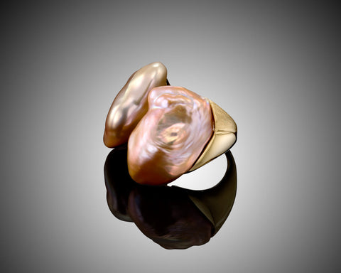 Top view of the Sky ring showing the open band between the two Keshi pearls