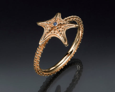 Starfish ring in rose gold with granulated texture, standing upright