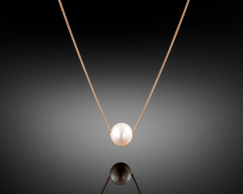 Sun necklace in rose gold with a round pearl on the chain