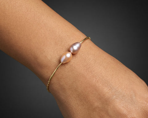 Teardrops pearl bracelet worn on the wrist
