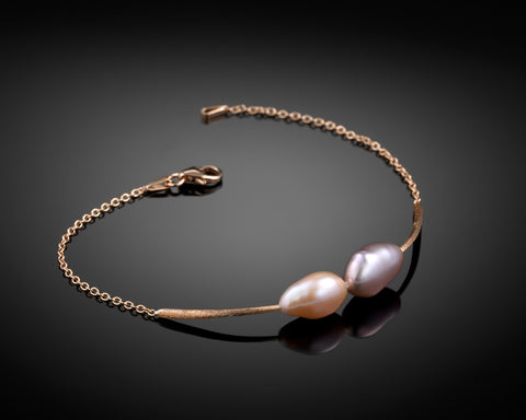 Teardrops bracelet in rose gold with two drop-shaped pearls
