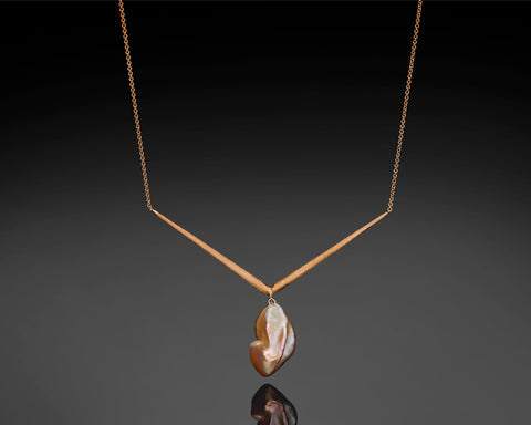Vega necklace in rose gold with a Keshi pearl at the point of the V