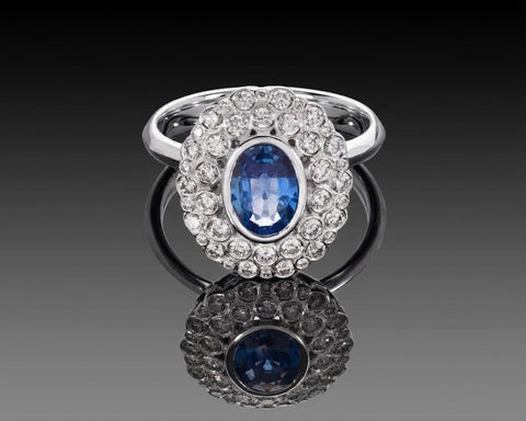 Side profile of the Vered ring showing the heart-shaped band cross-section