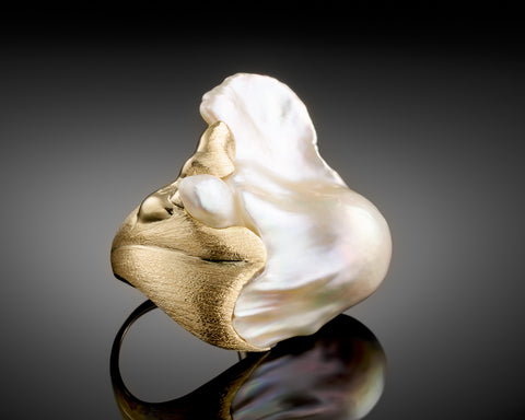 Handmade 18K gold open ring set with a 30 x 40 mm Baroque Keshi pearl