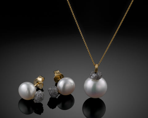 Earth set in 18K white gold, raw diamond and pearl necklace with matching stud earrings