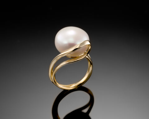 Handmade 18K yellow gold open ring with a 16 mm white bouton pearl