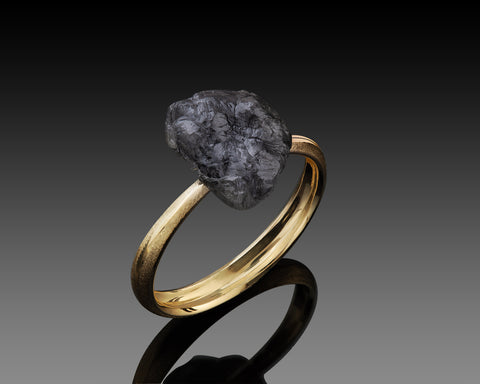 Comet ring, 5.51 carat raw grey diamond on a two-tone matte and polished 14K yellow gold band, by LAYANI Fine Jewelry Jerusalem