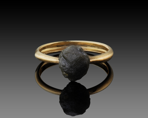Comet ring, raw green diamond on a two-tone matte and polished 14K yellow gold band, by LAYANI Fine Jewelry Jerusalem