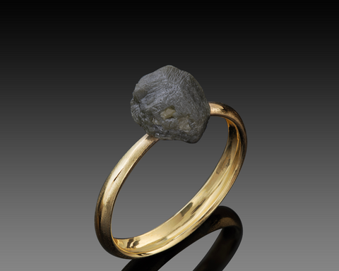 Comet ring, raw green diamond on a two-tone matte and polished 14K yellow gold band, by LAYANI Fine Jewelry Jerusalem