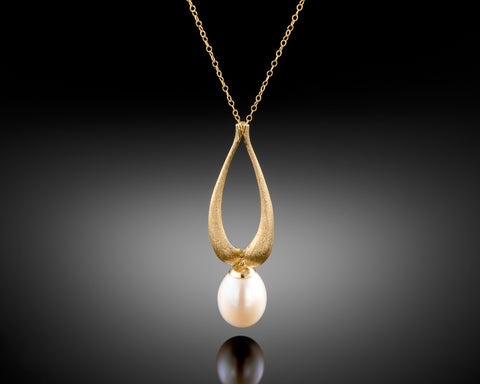 Handmade 18K yellow gold teardrop pendant with a removable white drop pearl