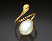 Load image into Gallery viewer, &quot;Solas&quot;- Pearl Twist Ring.