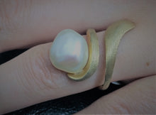 Load image into Gallery viewer, &quot;Horizon&quot;- Keshi Pearl Ring.