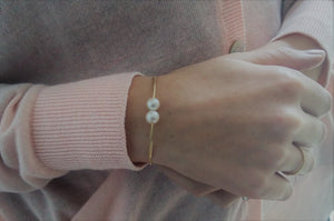 "Cross paths"- Pearl Soft Bracelet.
