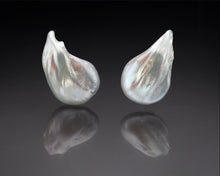 Load image into Gallery viewer, &quot;Angel wings&quot;- Soufflé Pearls Earrings
