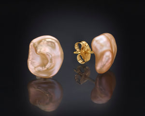 "Sound"- Pearls Stud Earrings.